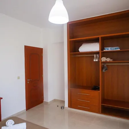 Lira Appartement Kremastí